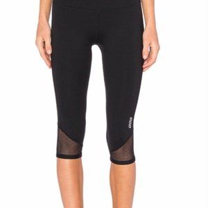 Lorna Jane Black cropped activewear leggings with back zip pocket